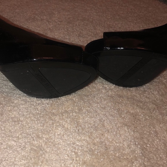 Black pumps - Picture 2 of 2